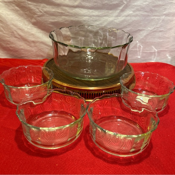 COPY - NWT “Moments by Anchor Hocking. Fruit Bowl. Salad Bowl. With 4 small bow…